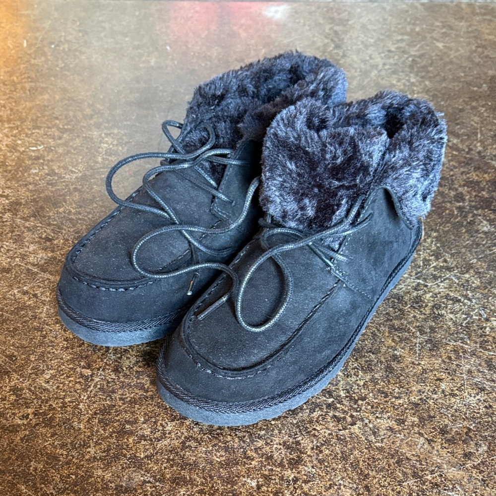 Black Winter Boots w/ Fur